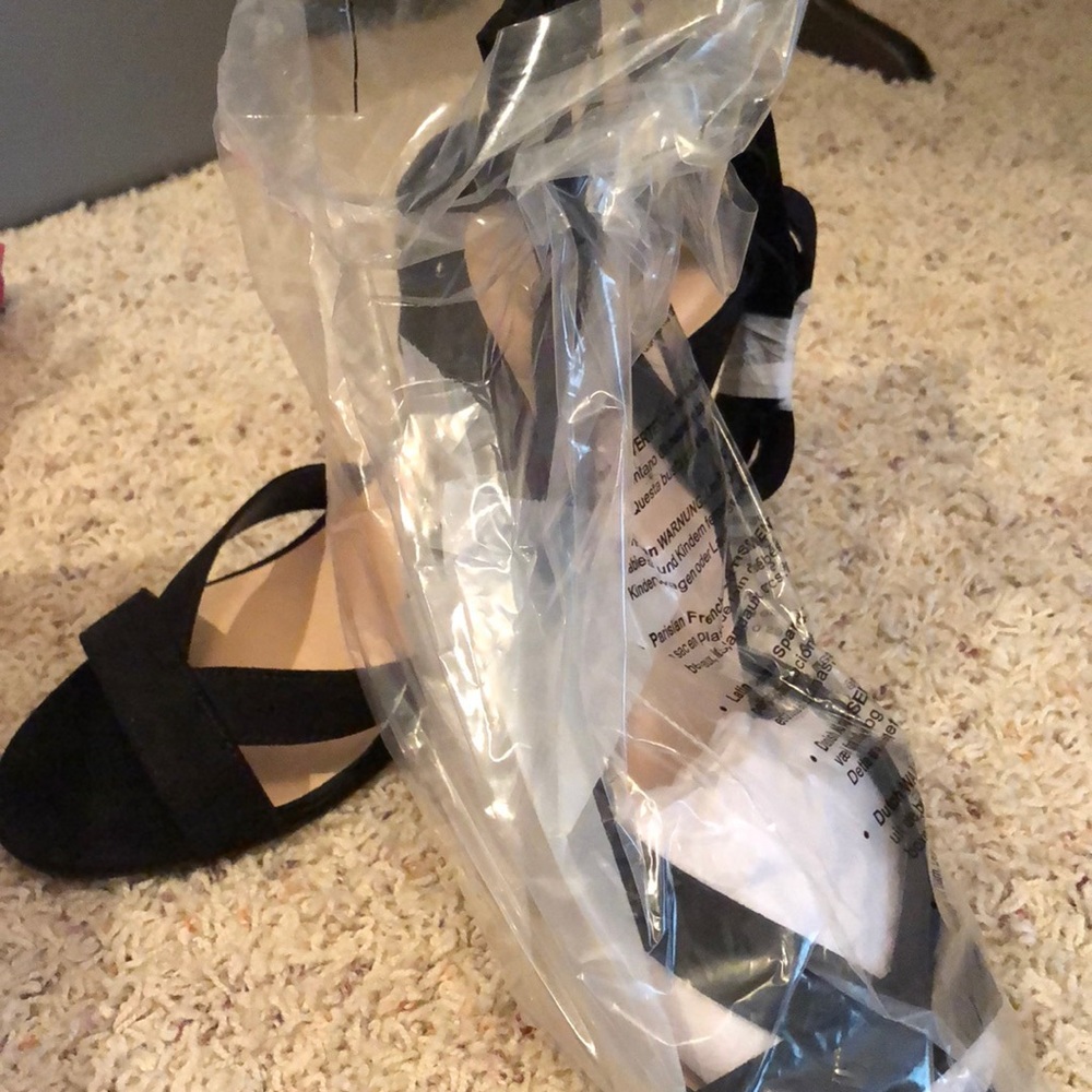 Shoe dazzle black heel
